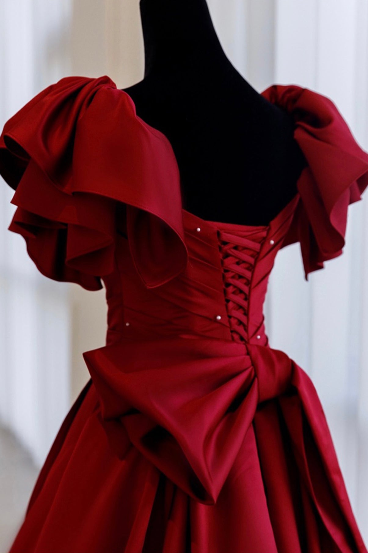 Vestido de noche largo de satén burdeos con corte A Y518