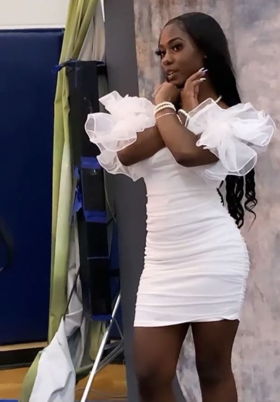 Vestido ajustado con volantes, hombros descubiertos y mangas mariposa, para cumpleaños número 18, vestido blanco corto de bienvenida Y648