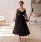 Elegante vestido de noche negro con ilusión, escote en V, apliques de encaje, espalda descubierta, corte A, largo hasta los tobillos, S26660