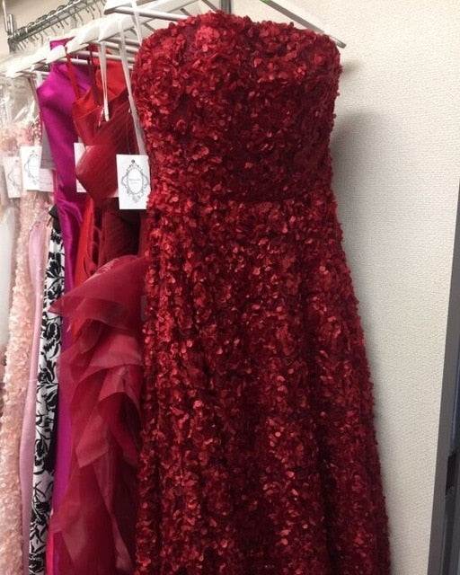 Im Angebot, keine Rückgabe, keine Rückerstattung. Elegantes Abendkleid aus Tüll mit ärmellosen kleinen Blumen, Abendkleid HA2064