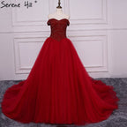 Vestido de novia estilo princesa con escote halter, de lujo, con cuentas y cristales color burdeos.
