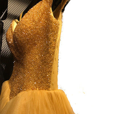 Vestido de novia estilo princesa con escote halter, de lujo, con cuentas y cristales color burdeos.