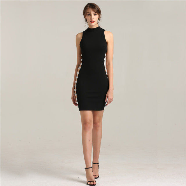 Im Angebot Keine Rückgabe Keine Rückerstattung Verkauf Diamant CUT-OUT Schwarz Einfache Abendkleider Kristall Ärmellose Abend Party Kleider LA6240