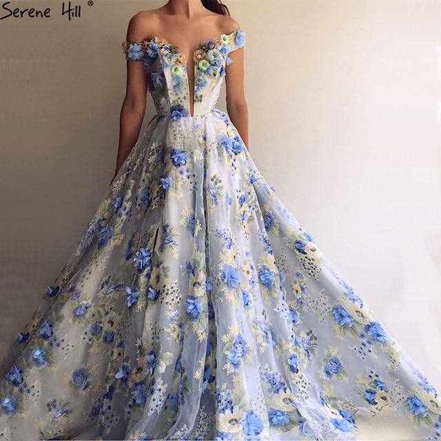 Zum Verkauf Keine Rückgabe Keine Rückerstattung Romantische blaue Blumen Abendkleider Off Shoulder Beach Formal Abendkleider LA6660