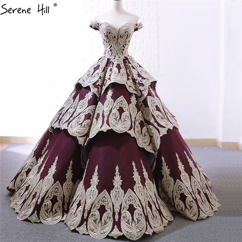 Lila Kuchen Tiered Prinzessin Braut Brautkleider Off Schulter Handgemachte Blumen Brautkleider