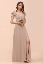 Vestido de dama de honor color caqui con mangas abullonadas y volantes laterales