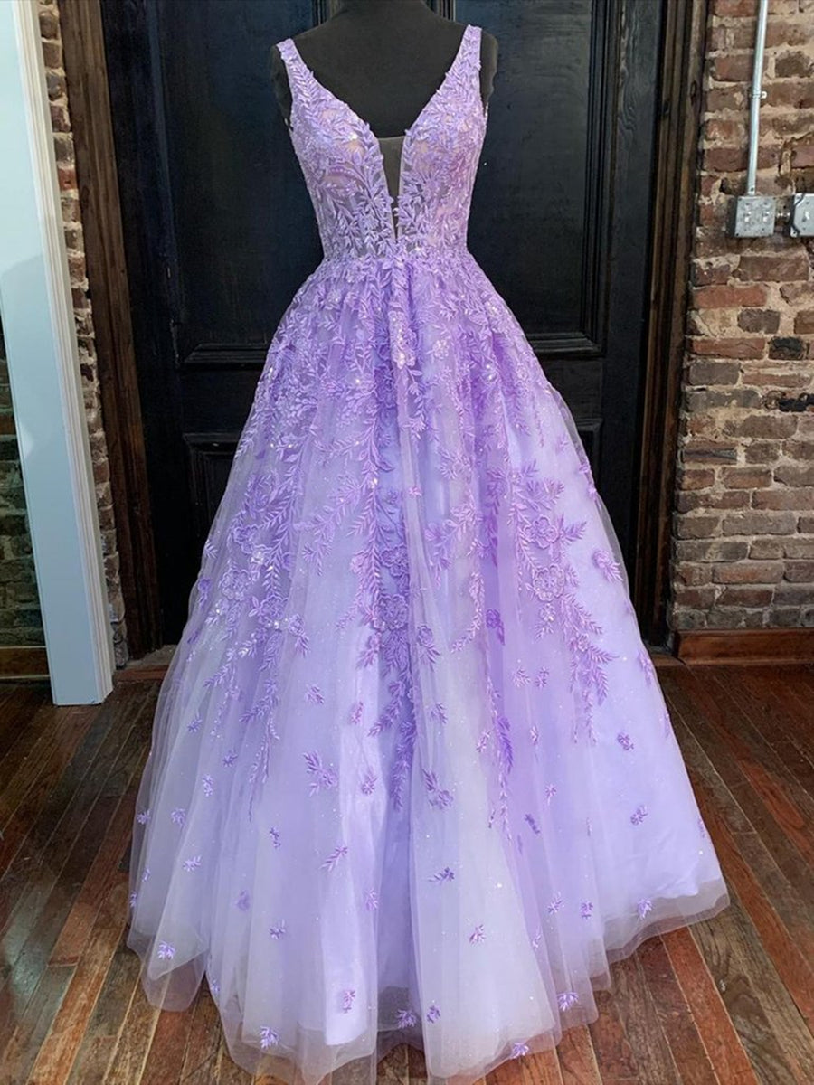 Vestido de noche largo morado de tul con escote en V y encaje para graduación