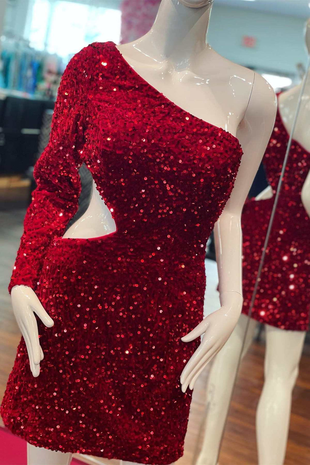 Kensley | Vestido de fiesta corto de una sola manga con lentejuelas moradas y aberturas