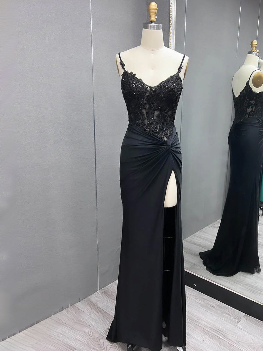 Rafenild | Vestidos de fiesta largos de satén con escote en V y cuentas verdes