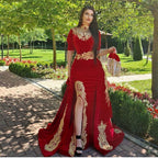 Vestido de fiesta largo rojo de terciopelo con abertura y apliques de corazón, corte en A, con mangas