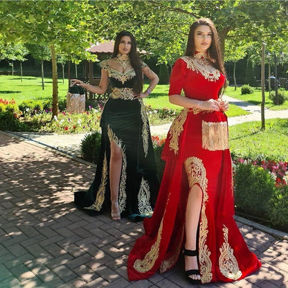 Rotes langes A-Linien-Ballkleid aus Samt mit Herzausschnitt, Applikationen, Spitze und Schlitz