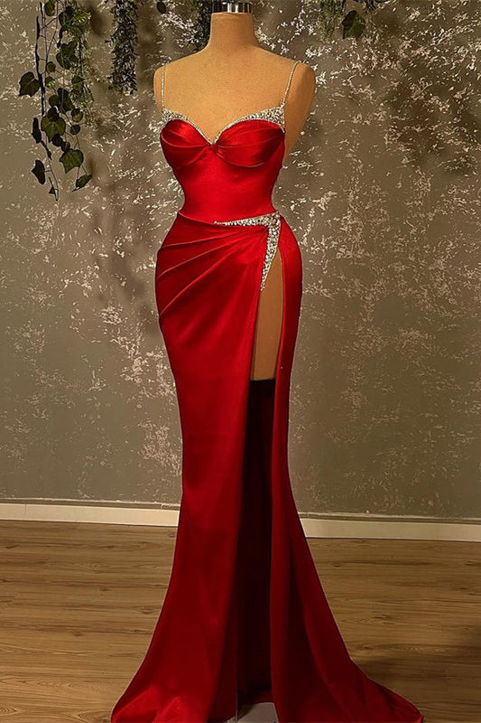 Rotes langes glitzerndes ärmelloses Abendkleid mit Seitenschlitz
