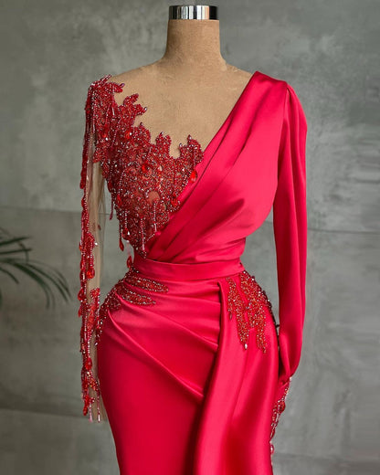 Rotes langes Meerjungfrau-Ballkleid aus Satin mit Ärmeln