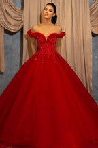 Rotes schulterfreies ärmelloses Ballkleid aus Chiffon in Bodenlänge mit Spitze