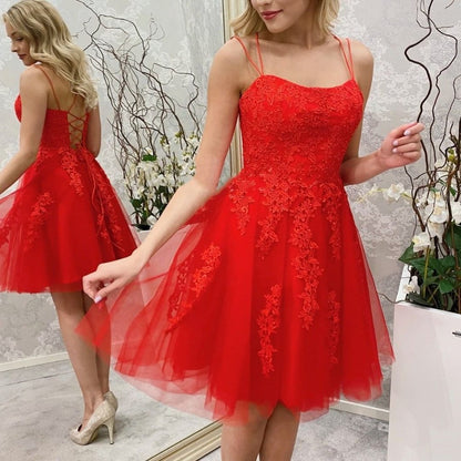 Vestidos de fiesta de graduación cortos, rojos, de corte A, sin tirantes, de tul, con encaje y espalda descubierta