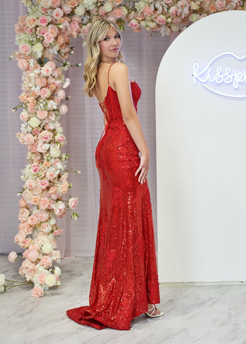 Kairi | Vestido de fiesta de sirena con tirantes finos, apliques y abertura