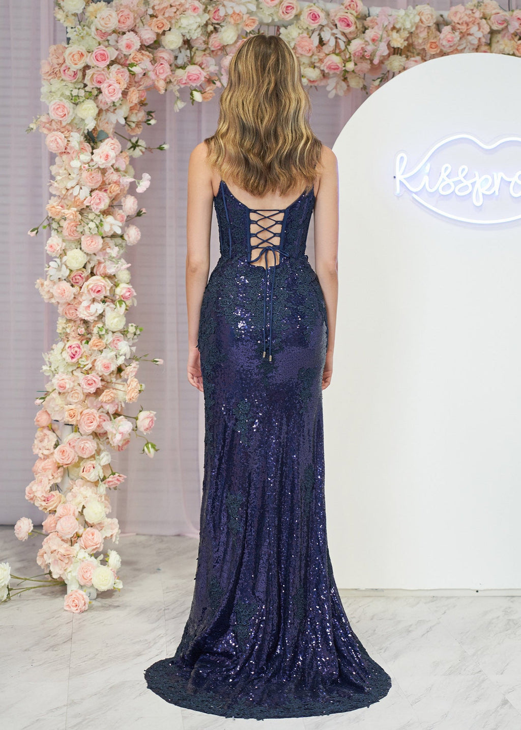 Kairi | Vestido de fiesta de sirena con tirantes finos, apliques y abertura