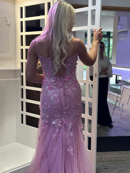 Reuben | Vestido de fiesta largo estilo sirena con tirantes finos en color rosa y apliques de encaje