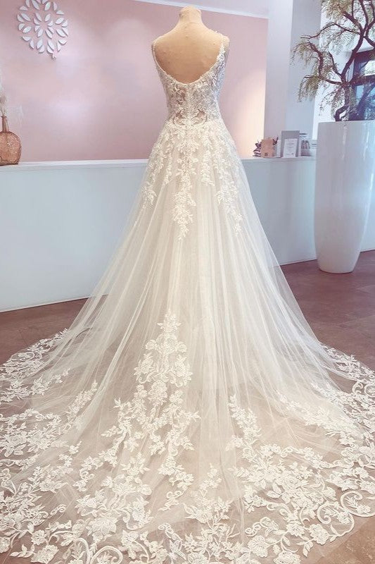 Romantisches langes rückenfreies Brautkleid in A-Linie mit Spaghettiträgern und Spitzenapplikationen