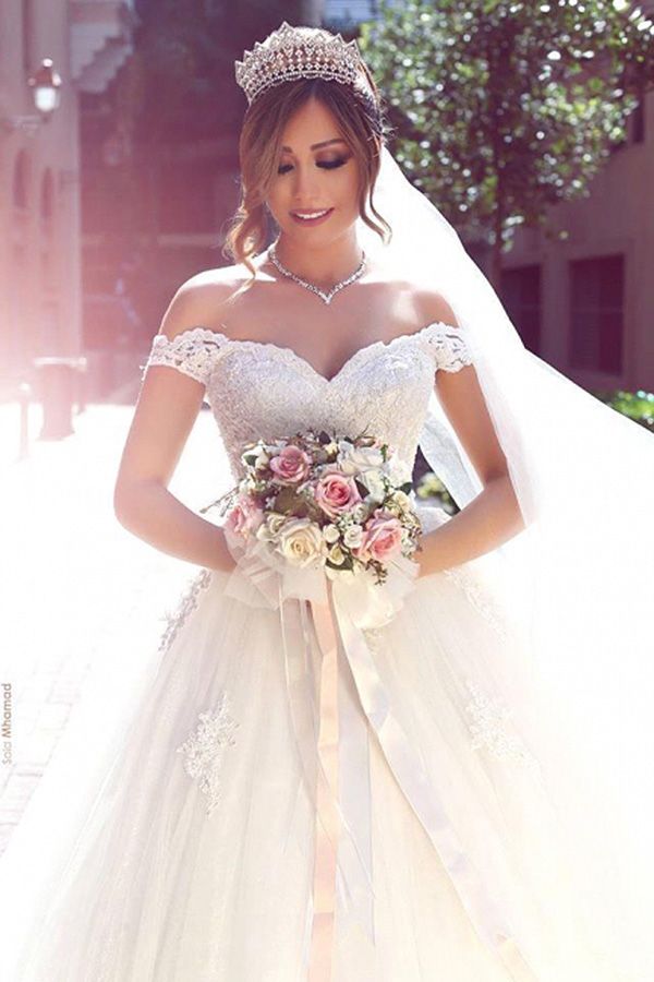 Vestidos de novia románticos blancos largos de corte A con hombros descubiertos y escote corazón con encaje