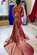 Vestido de fiesta largo plisado de satén estilo sirena sin tirantes color fucsia