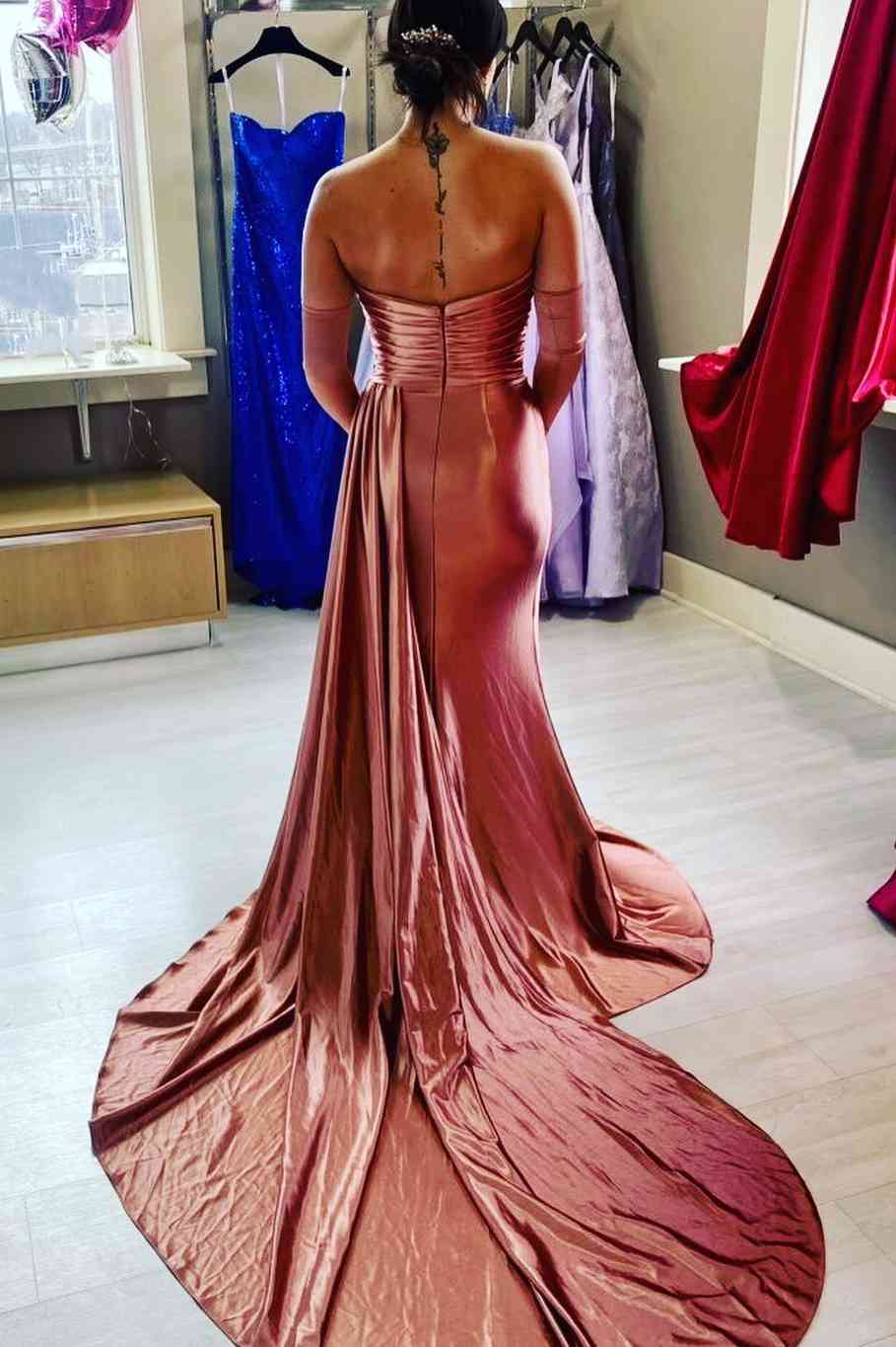 Fuchsia trägerloses Meerjungfrau-Abendkleid aus Satin mit Plissee