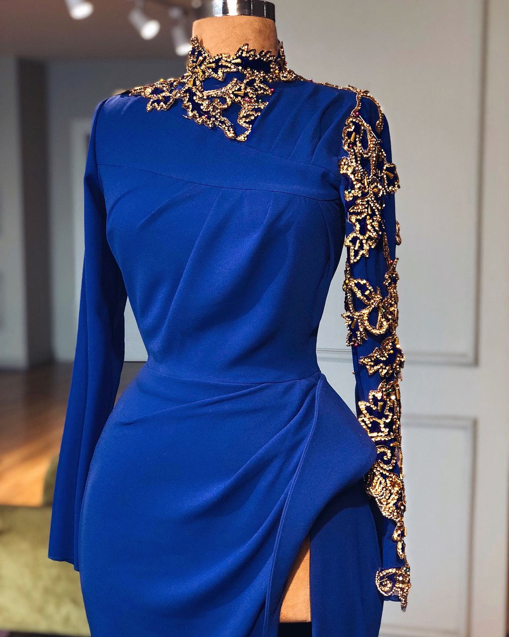 Königsblaues Meerjungfrau-Ballkleid mit hohem Halsausschnitt und Schlitz, elegante Abendkleider mit langen Ärmeln