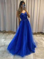 Königsblaues langes A-Linien-Abendkleid mit Herzausschnitt und Tüllspitze
