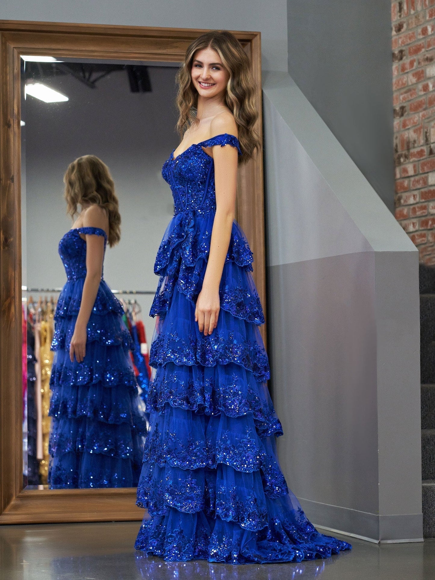 Königsblaues Prinzessinnen-A-Linien-Ballkleid mit schulterfreiem Korsett und Spitzenrüschen