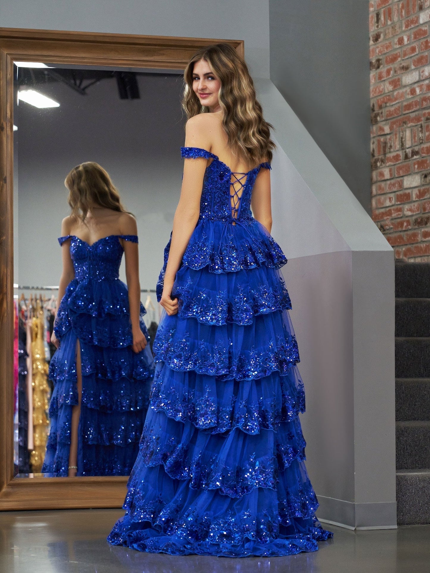 Königsblaues Prinzessinnen-A-Linien-Ballkleid mit schulterfreiem Korsett und Spitzenrüschen