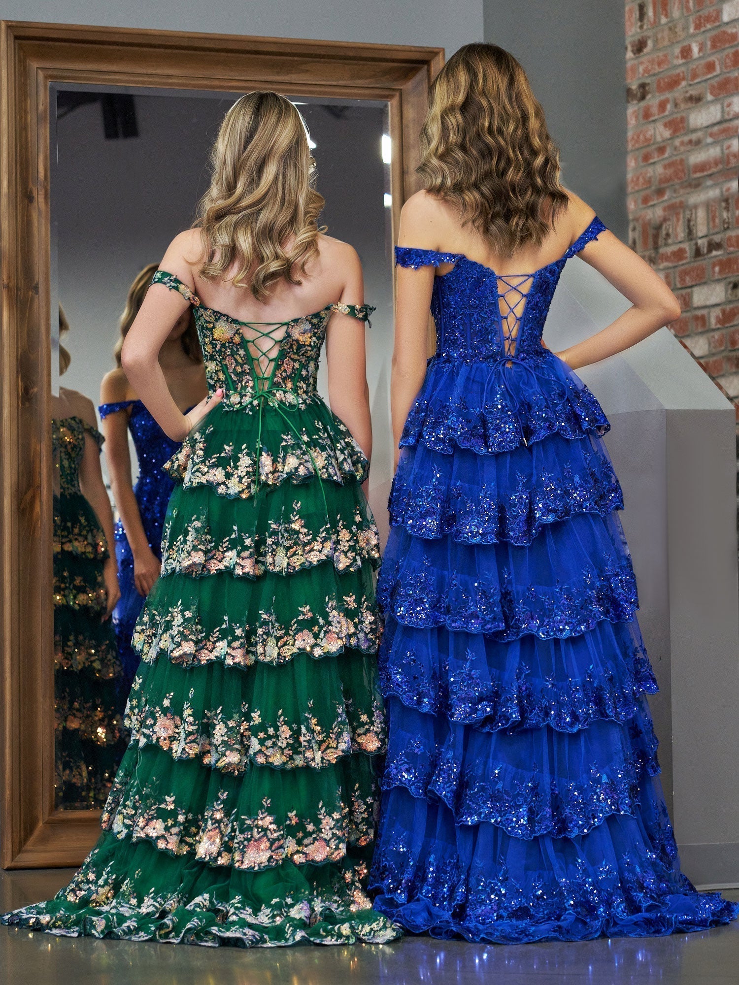 Vestido de fiesta azul real estilo princesa, corte A, hombros descubiertos, corsé y volantes de encaje