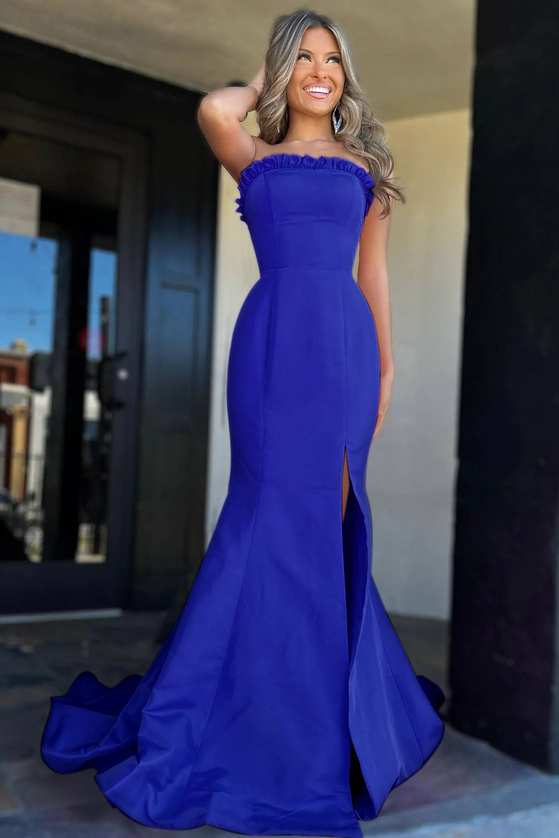 Denver | Trägerloses, langes Ballkleid im Meerjungfrauen-Stil mit Maganta-Rüschen