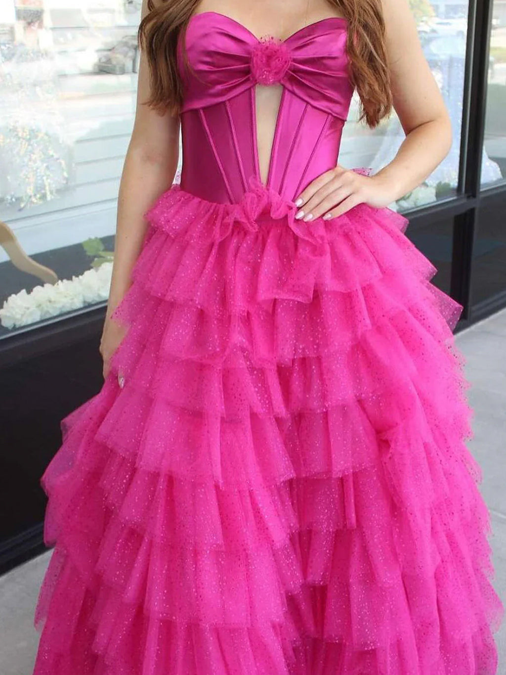 Rozara | Vestidos de fiesta largos de tul con escote corazón, escote en A y abertura en la espalda en fucsia