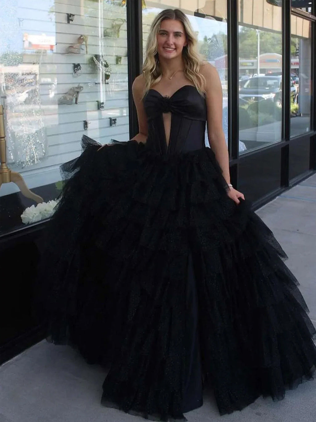 Rozara | Vestidos de fiesta largos de tul con escote corazón, escote en A y abertura en la espalda en fucsia