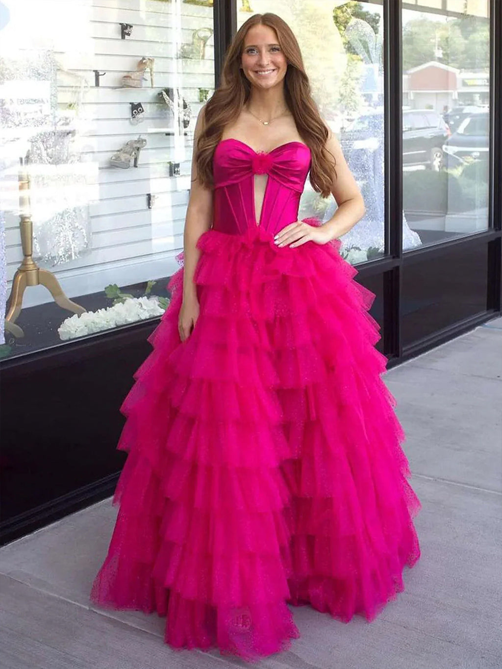 Rozara | Vestidos de fiesta largos de tul con escote corazón, escote en A y abertura en la espalda en fucsia