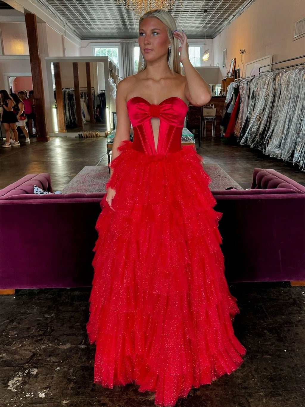 Rozara | Vestidos de fiesta largos de tul con escote corazón, escote en A y abertura en la espalda en fucsia