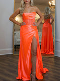 Vestido de fiesta largo color naranja con escote redondo y corte sirena de Rue