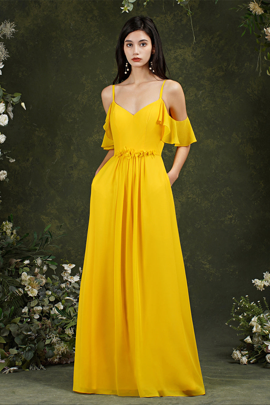 Langes Ballkleid aus Tüll mit Rüschen und Spaghettiträgern