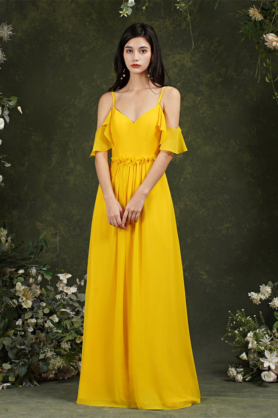 Langes Ballkleid aus Tüll mit Rüschen und Spaghettiträgern