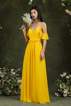 Langes Ballkleid aus Tüll mit Rüschen und Spaghettiträgern