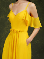 Langes Ballkleid aus Tüll mit Rüschen und Spaghettiträgern