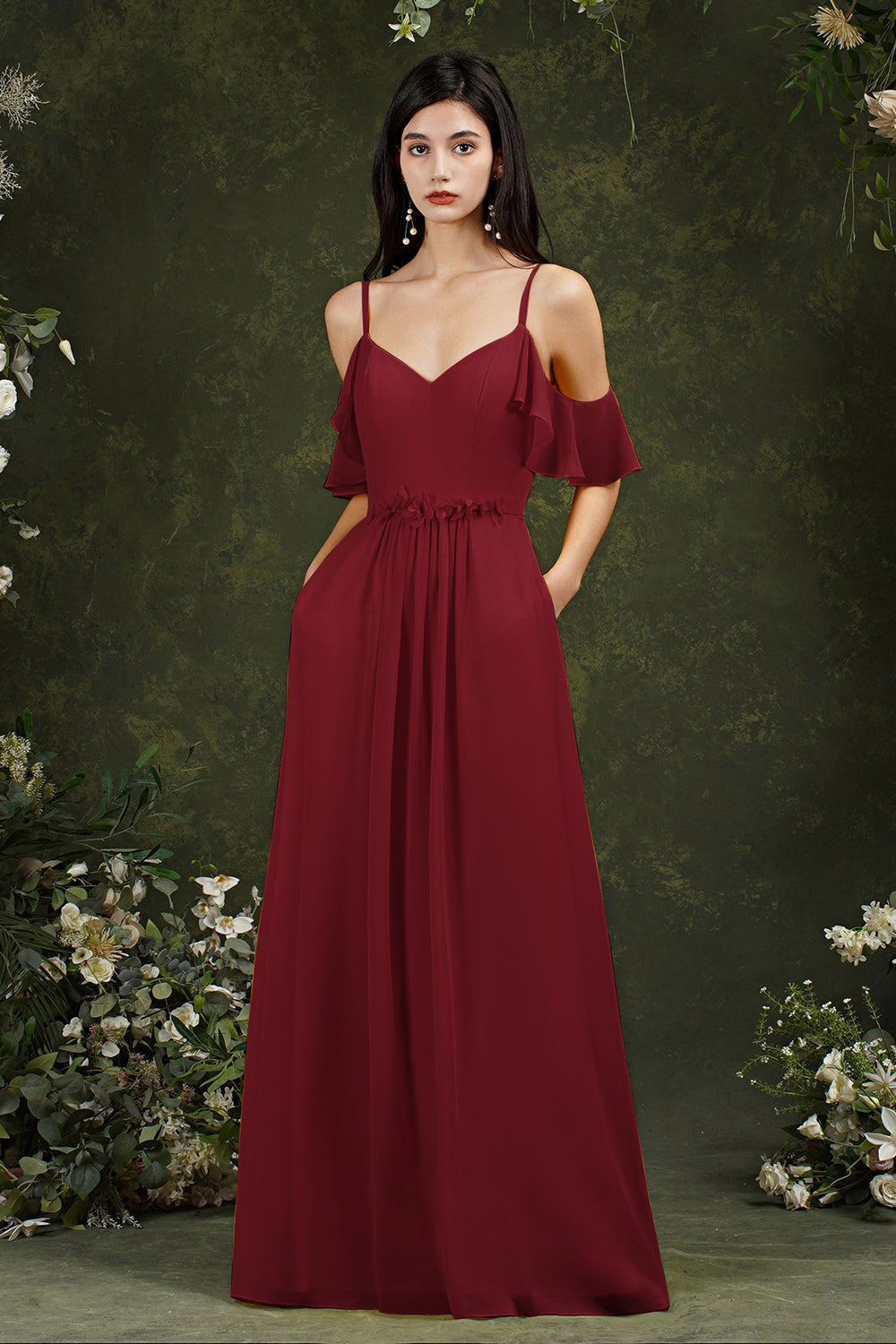 Langes Ballkleid aus Tüll mit Rüschen und Spaghettiträgern