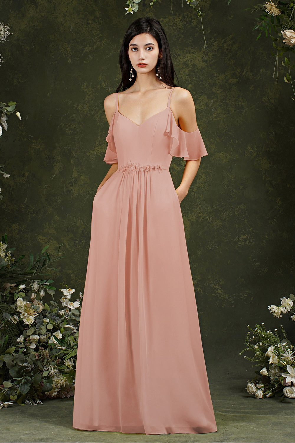 Langes Ballkleid aus Tüll mit Rüschen und Spaghettiträgern