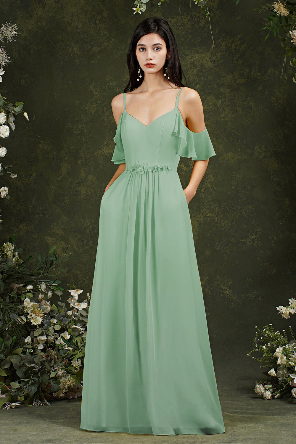 Langes Ballkleid aus Tüll mit Rüschen und Spaghettiträgern