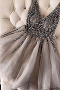 Vestidos de fiesta cortos de tul con escote en V y lentejuelas, color gris, para el regreso a casa PD336