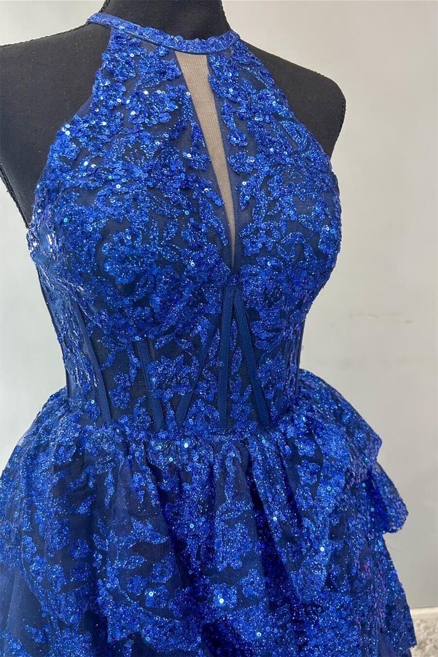 Seraphine | Langes, ärmelloses Empire-Spitzenkleid mit hohem Halsausschnitt und Stufen 