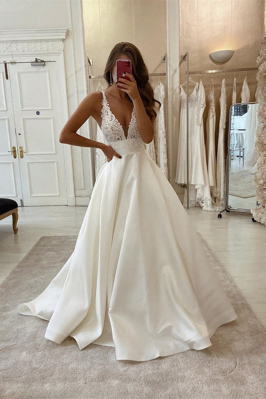 Sexy A-Linie V-Ausschnitt Träger Spitze Ärmelloses Brautkleid