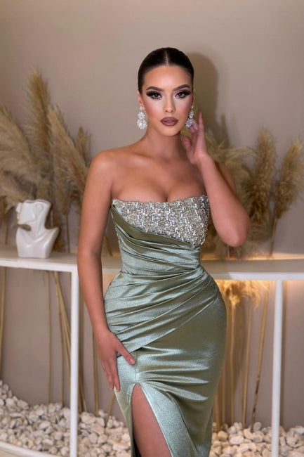 Sexy schöne ärmellose Spalte Satin Abendkleider Perlen