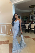 Vestido de fiesta sexy de sirena con tirantes cruzados, sin mangas y cuello halter con apliques