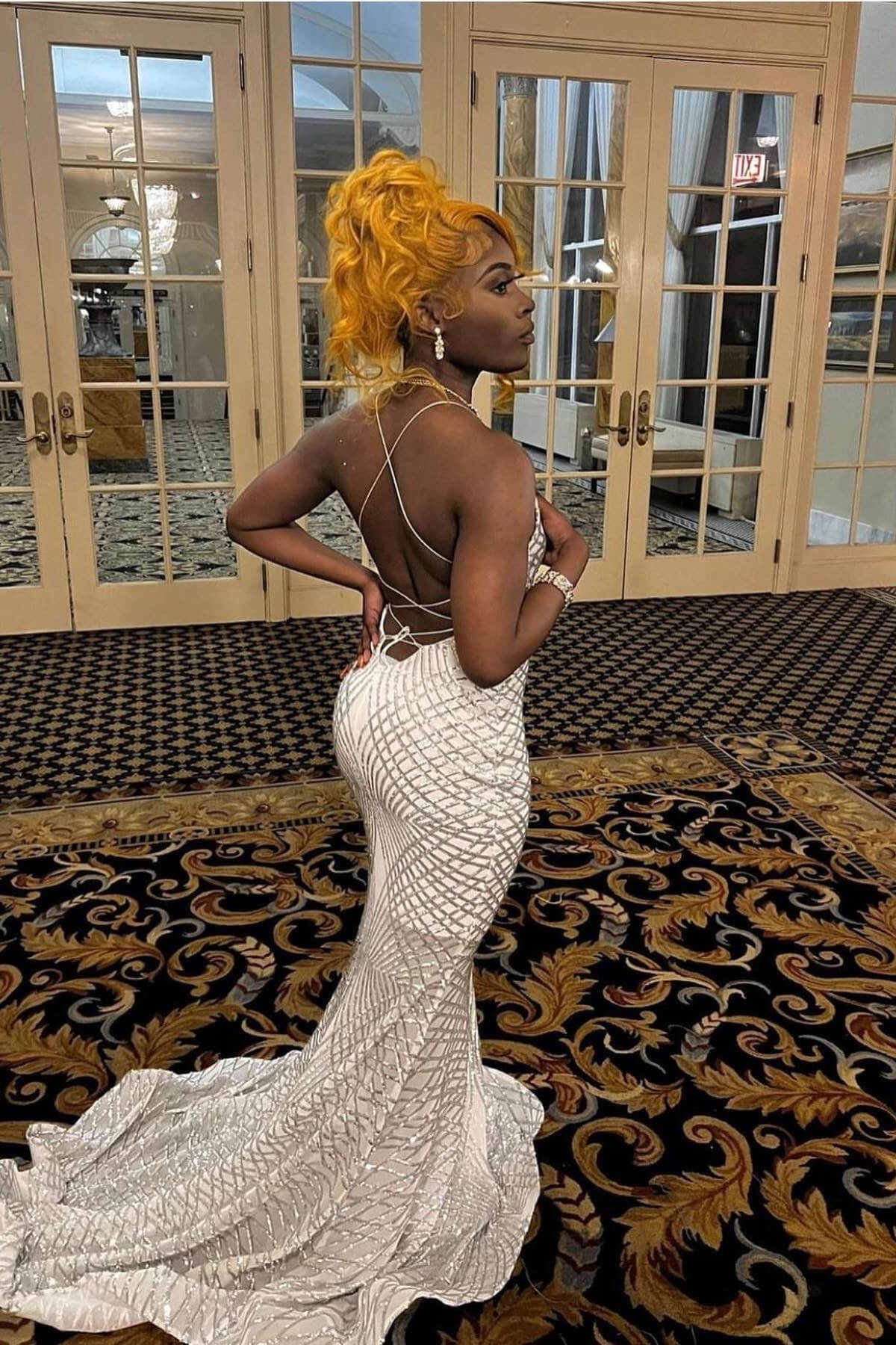 Sexy Criss-cross Straps Halter Sleeveless Mermaid Prom Dress With Applique